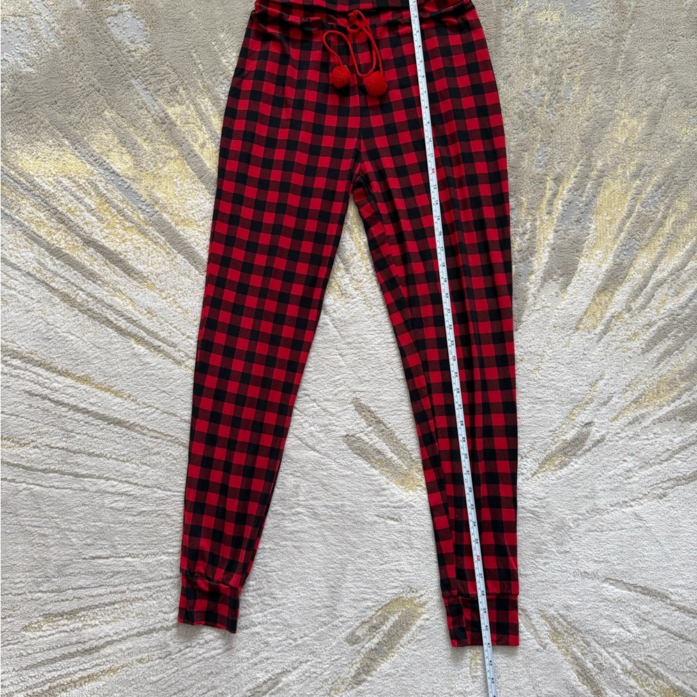 Plaid Red and Black Women's Cropped Pants